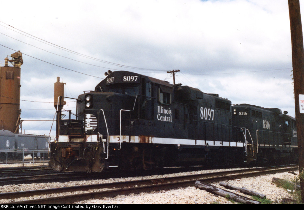 IC GP10 #8097 - Illinois Central